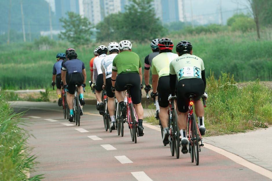 Cycling Tips That Help Riders Stay Visible, Prepared, and Comfortable with a Focus on Efficiency for Weekend Rides