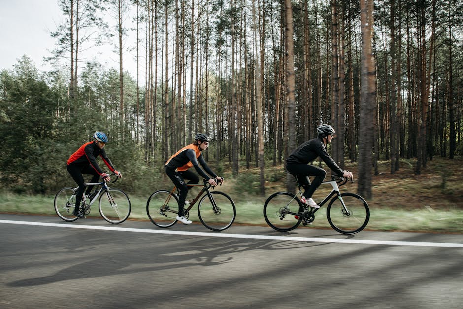 Road Cycling Guide for Building Confidence in Traffic and Group Rides with a Focus on Safety for Weekend Rides Road Cycling Guide for Building Confidence in Traffic and Group Rides with a Focus on Safety for Weekend Rides