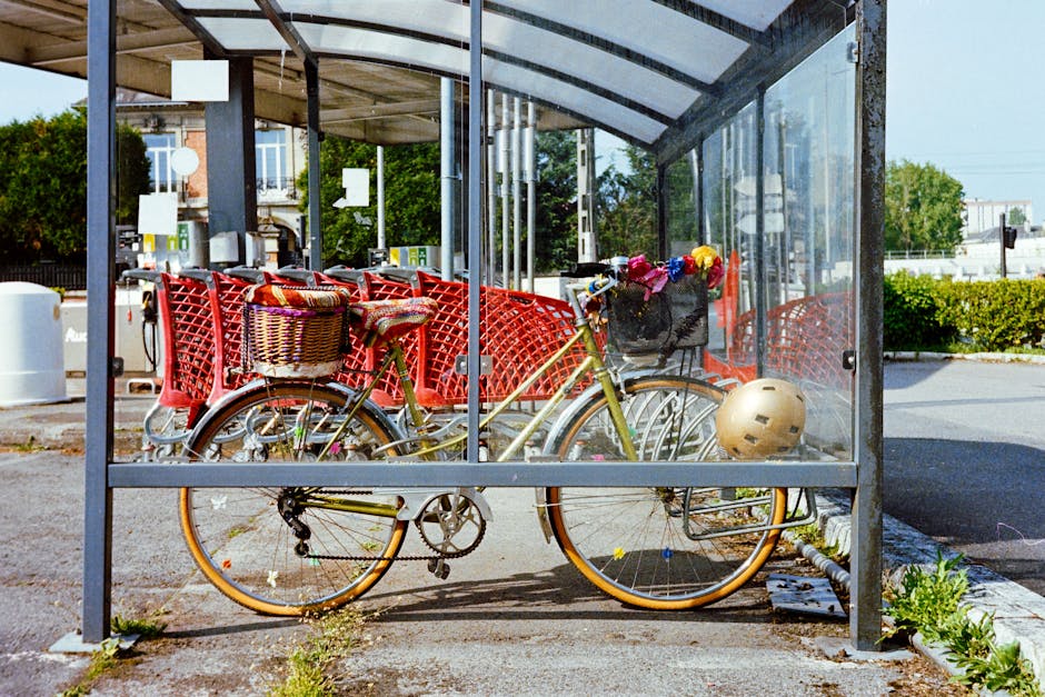 Road Cycling Guide to Handling Wind, Traffic, and Changing Road Surfaces with a Focus on Durability for City Streets