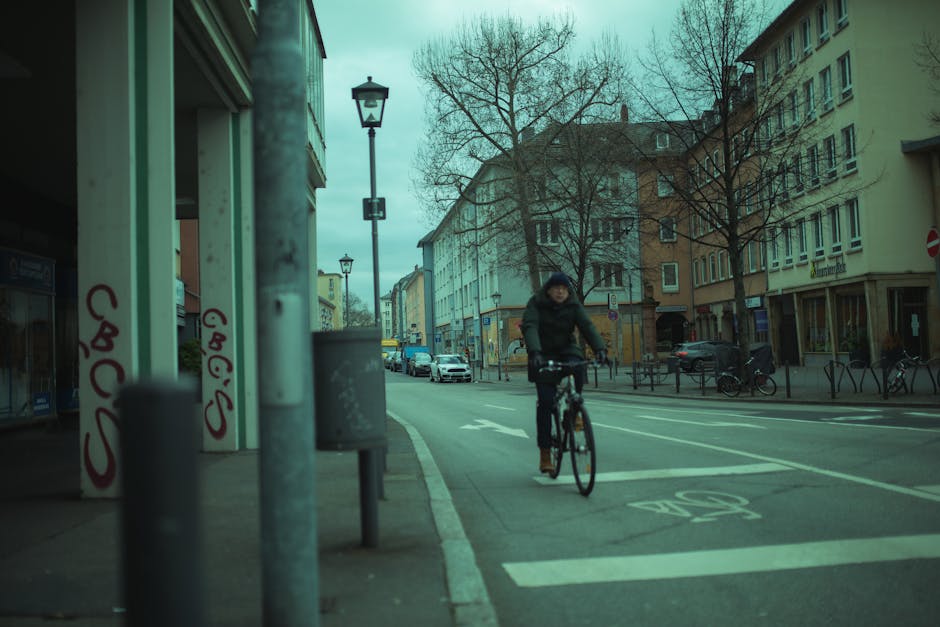 Road Cycling Mistakes That Can Slow Progress and Reduce Ride Enjoyment—Especially on City Streets Road Cycling Mistakes That Can Slow Progress and Reduce Ride Enjoyment—Especially on City Streets