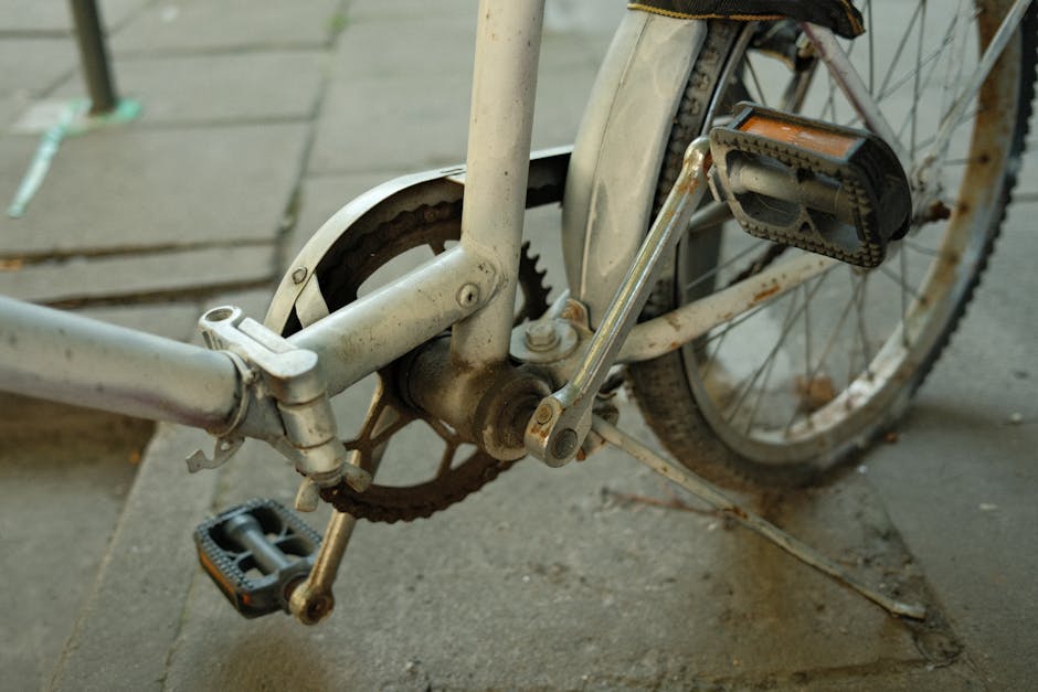 Road cycling strategies for climbing, pacing, and staying comfortable with a focus on posture for city streets Road cycling strategies for climbing, pacing, and staying comfortable with a focus on posture for city streets