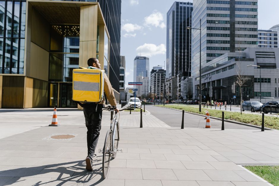 Essential Cycling Tips That Help Riders Stay Visible, Prepared, and Comfortable with a Focus on Range for New Cyclists
