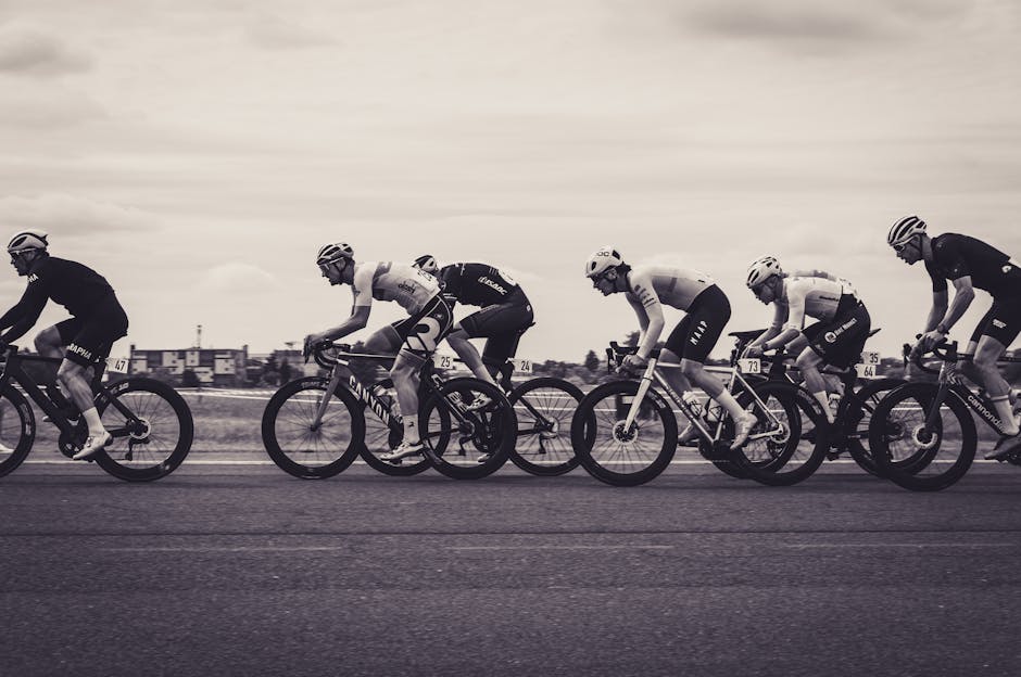Road Cycling Guide for Climbing, Descending, and Pacing More Efficiently with a Focus on Storage for Weekend Rides Road Cycling Guide for Climbing, Descending, and Pacing More Efficiently with a Focus on Storage for Weekend Rides